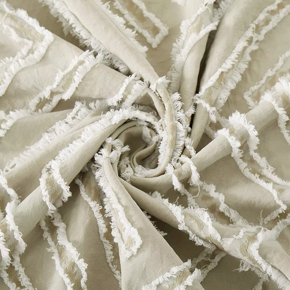 3 Piece Tufted Jacquard Embroidered Duvet Cover Set - King - Picture 3 of 4